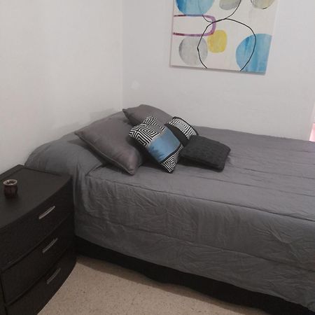 Hermoso Apartamento Frente Aeropuerto De Isla Verde San Juan Buitenkant foto